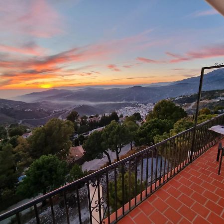 Lovely 2 Bed Apartment With Stunning Views & Pool Cómpeta Kültér fotó