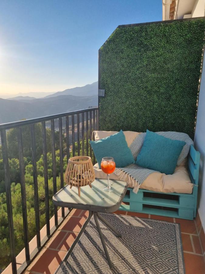 Lovely 2 Bed Apartment With Stunning Views & Pool Cómpeta Kültér fotó
